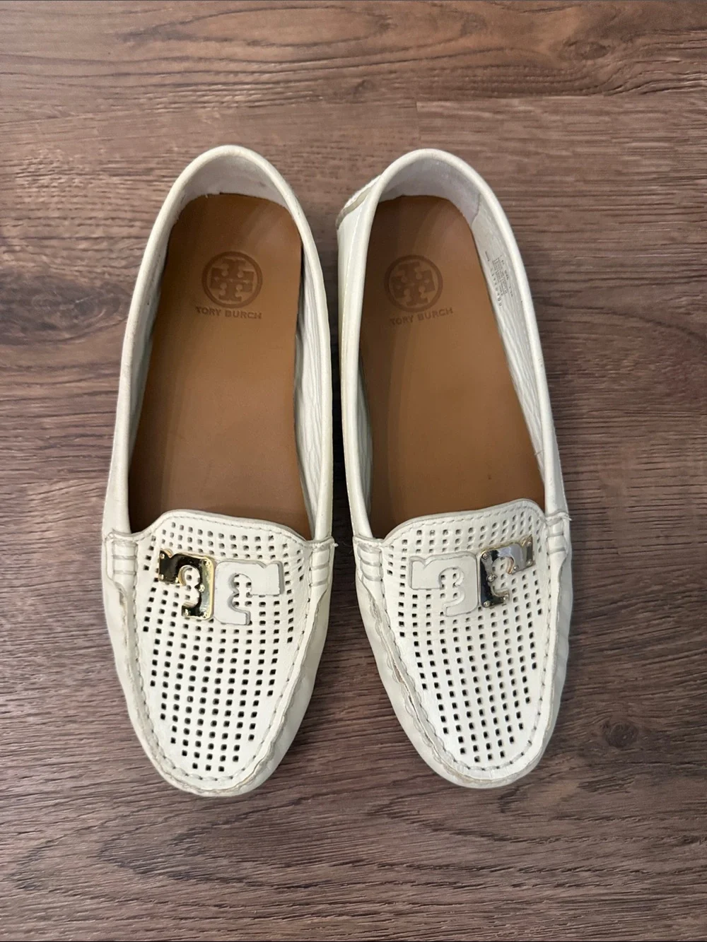 Tory Burch Cream Perforated Leather Driving Loafers with Gold Logo Size 7